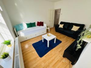 Khu vực ghế ngồi tại Lovely 2-bed 15 mins walk to The Shard