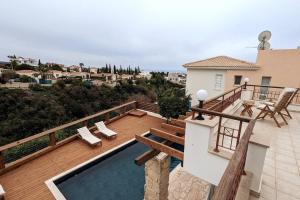 Bazén v ubytování Villa Aura - Villa in Peyia nebo v jeho okolí
