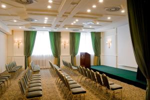 a conference room with chairs and a green table at Excelsior Palace Portofino Coast in Rapallo +37 photos