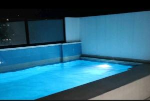 Swimming pool sa o malapit sa Apartamento en el Centro
