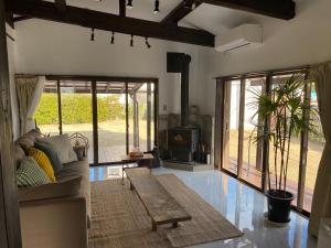 Posezení v ubytování Onjuku海岸Hana House Private Villa 1 minutes from the beach