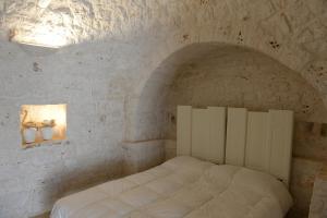 Postel nebo postele na pokoji v ubytování Trulli Lisanna - Luxury Trulli With Private Pool