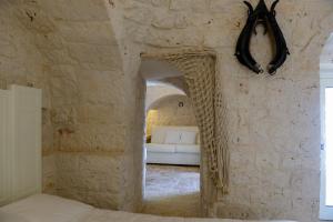 Postel nebo postele na pokoji v ubytování Trulli Lisanna - Luxury Trulli With Private Pool