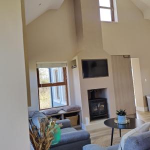 TV a/nebo společenská místnost v ubytování River Cottage Donegal