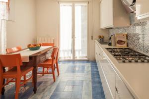Virtuvė arba virtuvėlė apgyvendinimo įstaigoje Dalla Cami