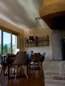 a dining room with a table and some chairs at AZIENDA AGRICOLA CA' LUNGA in Cinto Euganeo