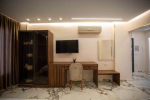 TV a/nebo společenská místnost v ubytování New Cairo Airport Studio + 7 fotografií