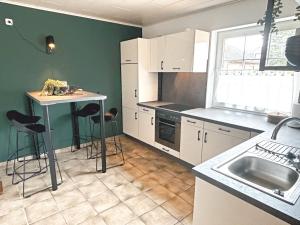 Kuchyň nebo kuchyňský kout v ubytování Ferienhaus am See