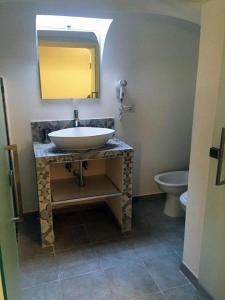 A bathroom at Acquadellarte B&B