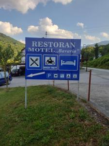 a blue sign for a russianussian motoreway at Motel Bavaria in Foča