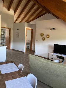 TV a/nebo společenská místnost v ubytování Reginita Apartamentos