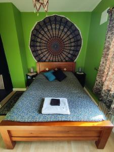 Letto o letti in una camera di The Green Room Homestay