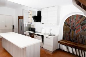 Kuchyň nebo kuchyňský kout v ubytování Verona Relax & Stay ROOMS