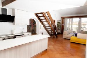 Kuchyň nebo kuchyňský kout v ubytování Verona Relax & Stay ROOMS