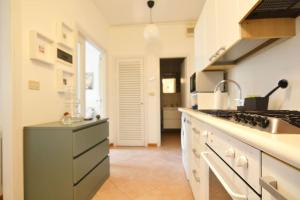 a kitchen with a sink and a stove top oven at Casa della Magnolia - In pieno Centro Storico in Padova