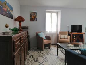 Μια τηλεόραση ή/και κέντρο ψυχαγωγίας στο Lavardac - Maison de Village Gascogne Landes