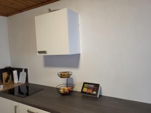 a kitchen with a bowl of fruit on a counter at Komfortable Monteurswohnung in Gutenacker