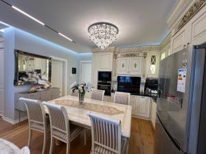 Kuchyň nebo kuchyňský kout v ubytování Dorian Prestige Apartments