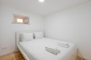 Ένα ή περισσότερα κρεβάτια σε δωμάτιο στο Cozy Bohemian Flat- Berry