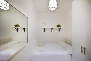 Cool & Fun 2BR in Rotshilde area by HolyGuest