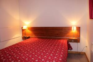 Postel nebo postele na pokoji v ubytování Résidence Les Chaumettes - APPARTEMENT CHAUMETTES A 200 m DES PISTES MAE-8364