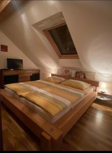a bedroom with a large bed in a attic at Faakersee Seahouse mit Privat Strand -Only Sa-Sa in Faak am See