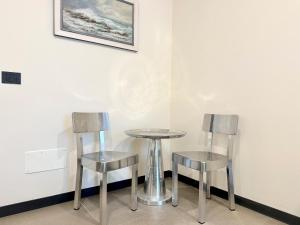 two chairs and a table in a room at Cinque Terre Room Rental SULLA VIA in La Spezia