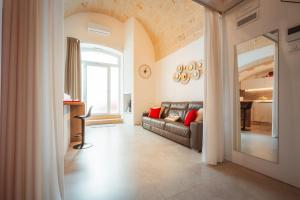 a living room with a couch and a table at Bianca Relax & SPA - Housea in Polignano a Mare