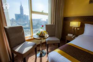 Postel nebo postele na pokoji v ubytování Manarat Gaza Hotel - Al Haram Tower