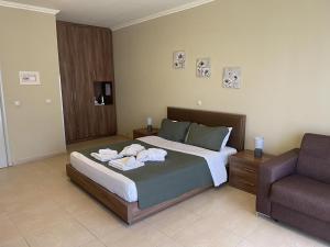 Rúm í herbergi á Orchidea Hotel