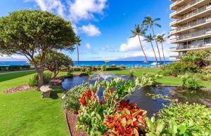 The Whaler By Maui Resort Rentals外面的花园