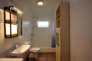 a bathroom with a sink and a toilet and a shower at Casa Tanausu in Todoque +16 photos