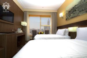 Postel nebo postele na pokoji v ubytování Manarat Gaza Hotel - Al Haram Tower