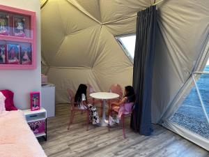 Děti v ubytování Nude Glamping Dome + 37 fotografií