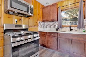 Gallery image of Juniper Lakeside Couples Resort Cabin by Big Bear Vacations in Big Bear Lake