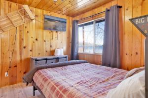 a bedroom with a bed and a window in a cabin at Sunrise Lakefront Family Cabin by Big Bear Vacations in Big Bear Lake +33 photos