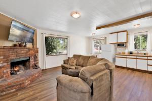 Gallery image of Twin Pines Family Cabin by Big Bear Vacations in Big Bear Lake