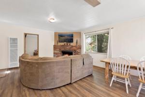 Gallery image of Twin Pines Family Cabin by Big Bear Vacations in Big Bear Lake