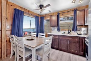 Gallery image of Lakeside Family Cabin by Big Bear Vacations in Big Bear Lake