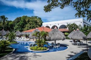 a resort with a pool and chairs and umbrellas at Coronado Tower Suite Escapada de Lujo en Coronado Luxury Club in Playa Coronado