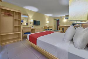 Postel nebo postele na pokoji v ubytování City Express by Marriott Cancun