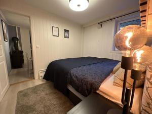 Un ou plusieurs lits dans un hébergement de l'établissement Nydelige leilighet fra 2023 med elbil lading.