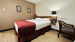 Postel nebo postele na pokoji v ubytování Travellers Motel