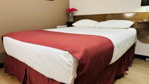 Postel nebo postele na pokoji v ubytování Travellers Motel