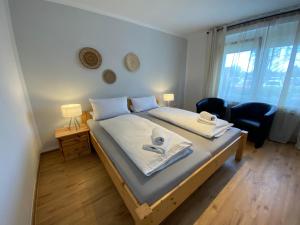 a bedroom with a bed with two towels on it at STRANDNEST NORDDEICH in Norddeich