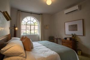 Postel nebo postele na pokoji v ubytování Hotel Hércules