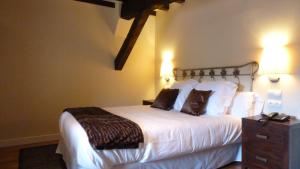 a bedroom with a large white bed with two pillows at Hotel Torre Zumeltzegi in Oñate