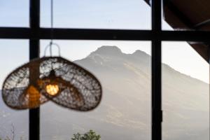 Nespecifikovaný výhled na hory nebo výhled na hory při pohledu z hotelu