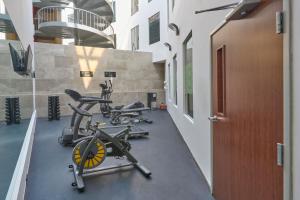 a row of exercise bikes in a gym at City Express by Marriott Ciudad de Mexico Aeropuerto in Mexico City