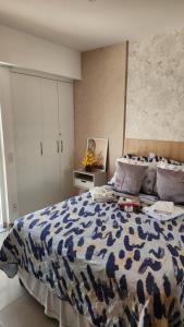 En eller flere senge i et værelse på Confortável Studio no Park Sul próximo ao aeroporto + 43 billeder